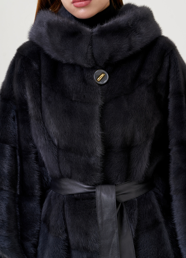 Шуба из норки в цвете графит с капюшоном  модель № 23359 в рассрочку