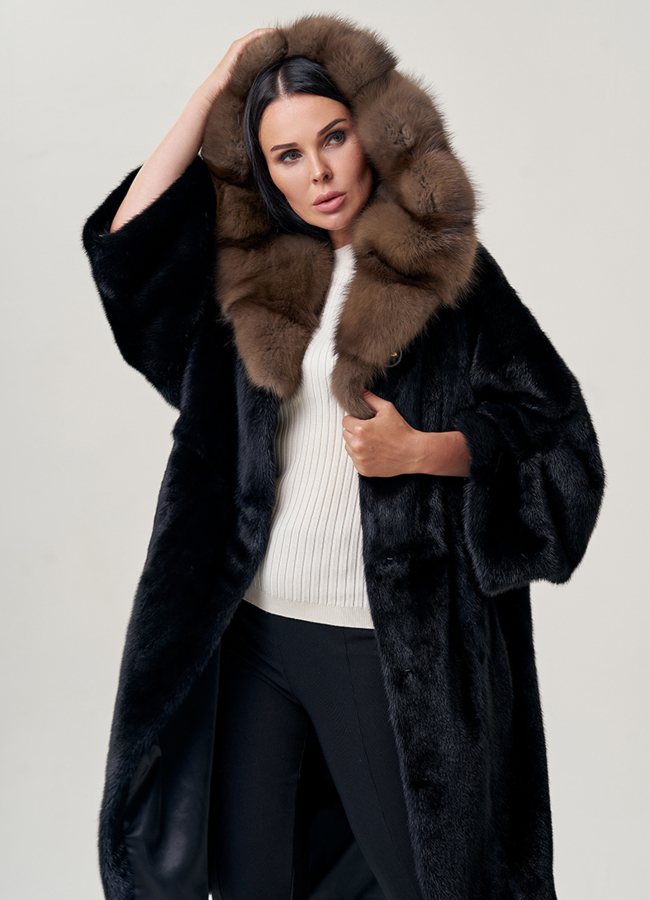 Женская шуба с капюшоном из куницы модель № 23096 меха малина