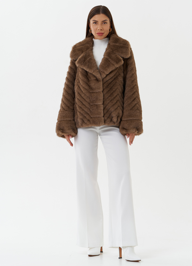 фото Короткая куртка из эко меха модель № 26672