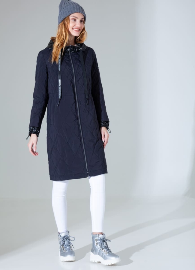 Куртка с капюшоном черного цвета модель № 328 меха малина