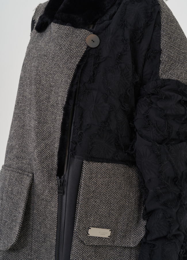 Пальто черного цвета с английским воротником  модель № 24943 универмаг малина