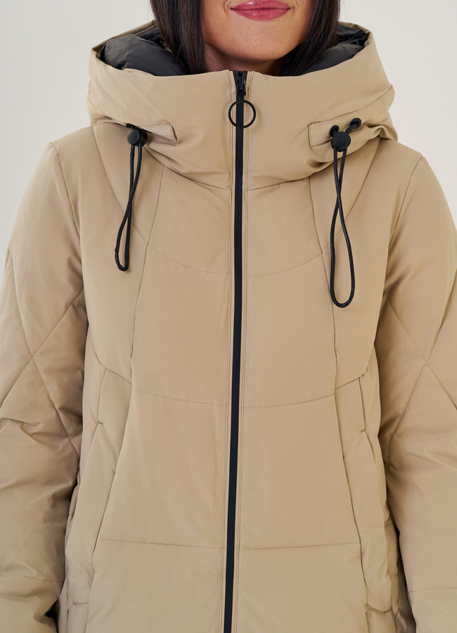 Женский пуховик с капюшоном бежевого цвета  модель № 3316 универмаг малина