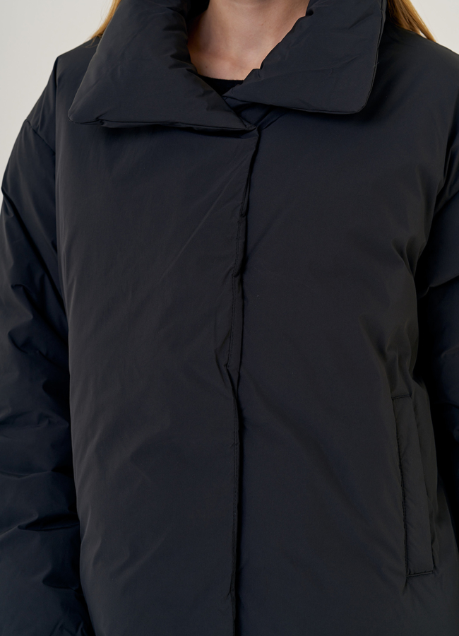 Куртка женская черного цвета  модель № 23207 универмаг малина