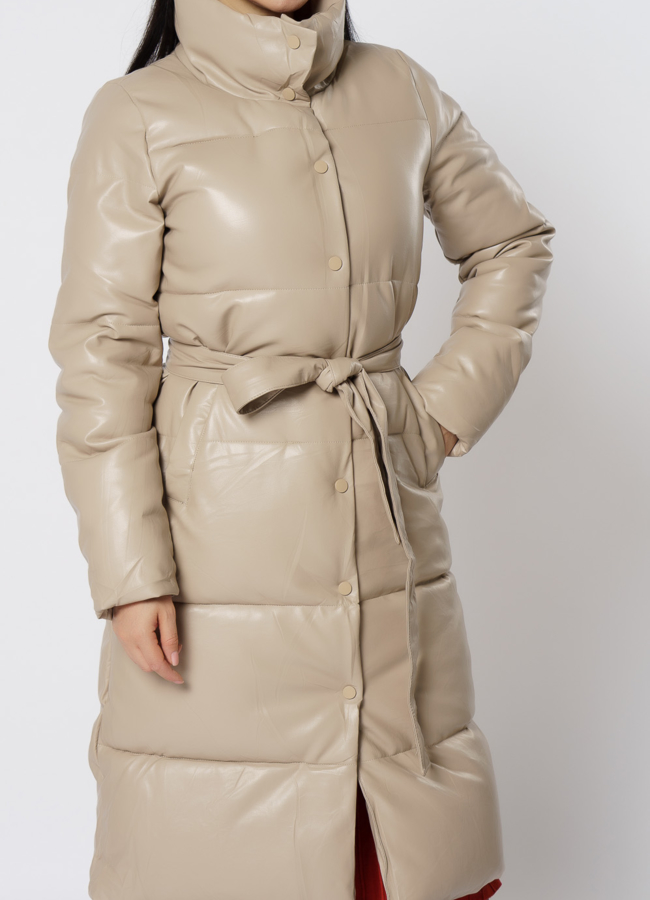 Пальто из эко кожи в бежевом цвете модель № 21713 универмаг малина