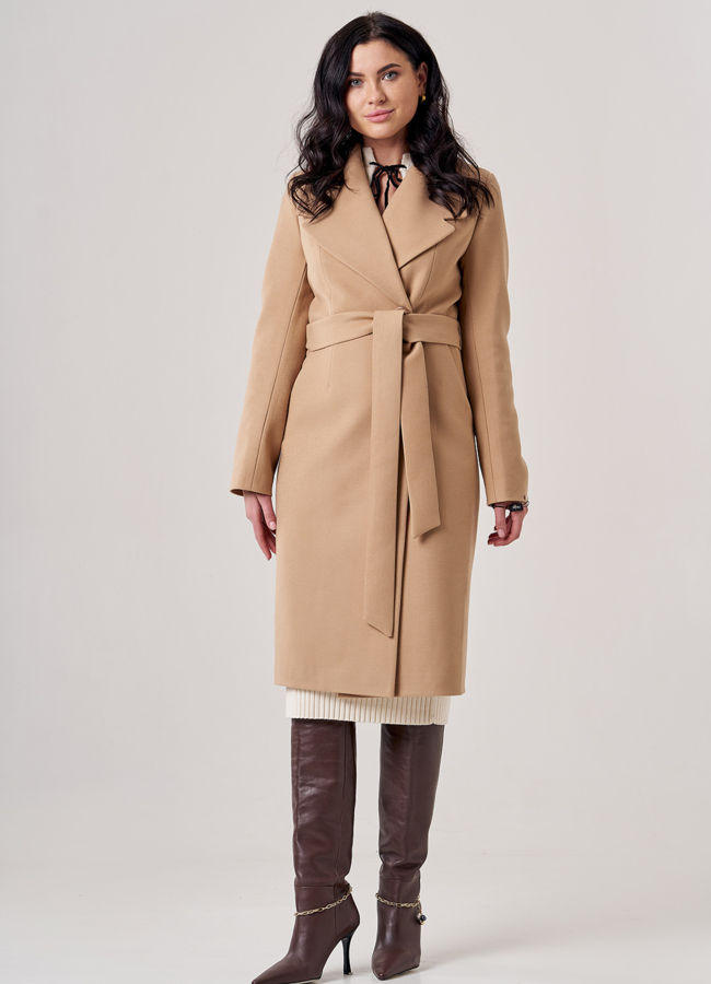 фото Пальто женское бежевого цвета с поясом модель № 20724
