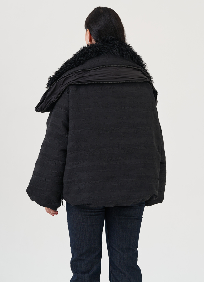 Куртка черного цвета с отделкой из овчины модель № 24933 универмаг малина