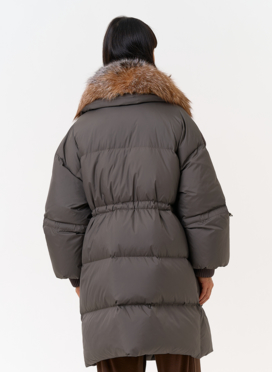 Женский пуховик с отделкой из меха лисы Женский пуховик с отделкой из меха лисы
