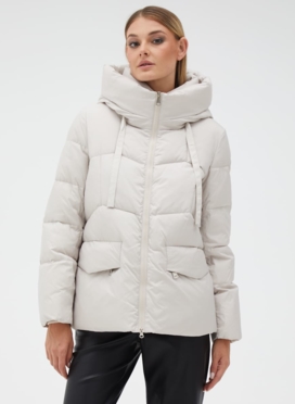 Женский светлый пуховик с капюшоном