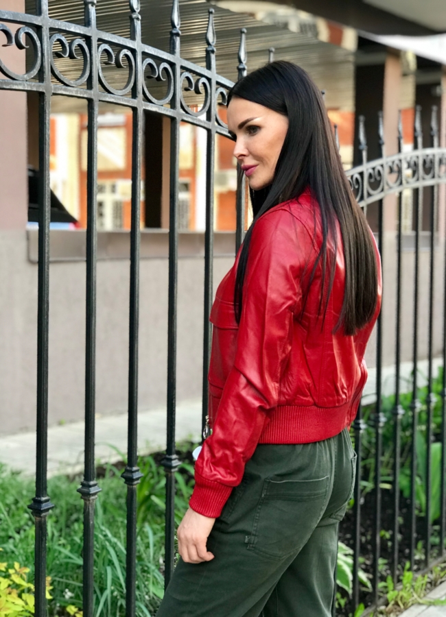 Кожаный бомбер в красном цвете модель № 87072 в рассрочку