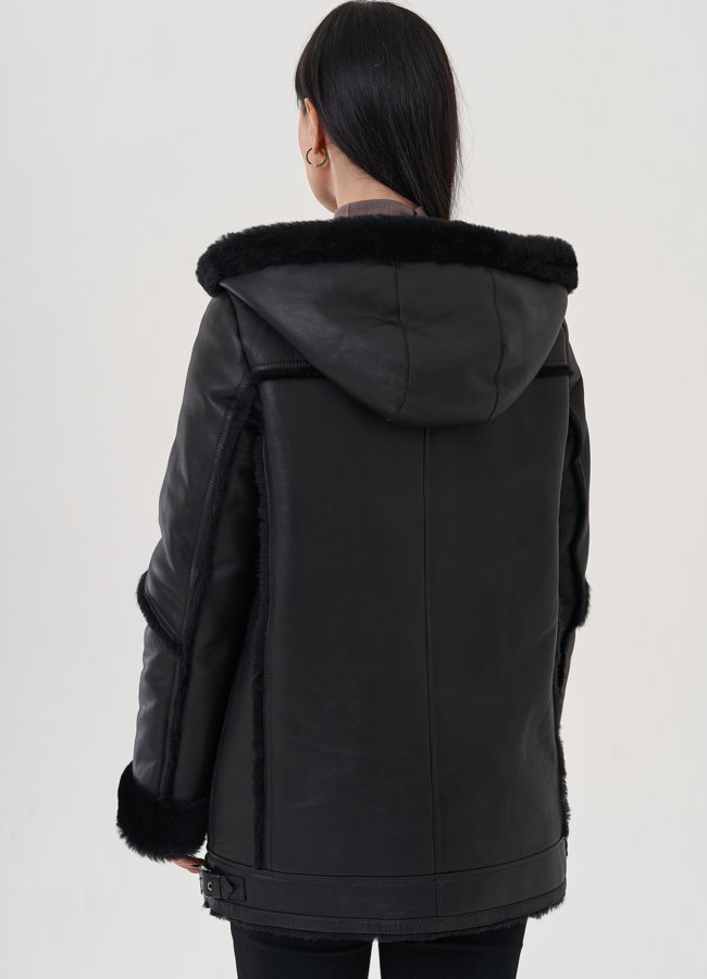 Женская дубленка черного цвета с капюшоном  модель № 26042 универмаг малина