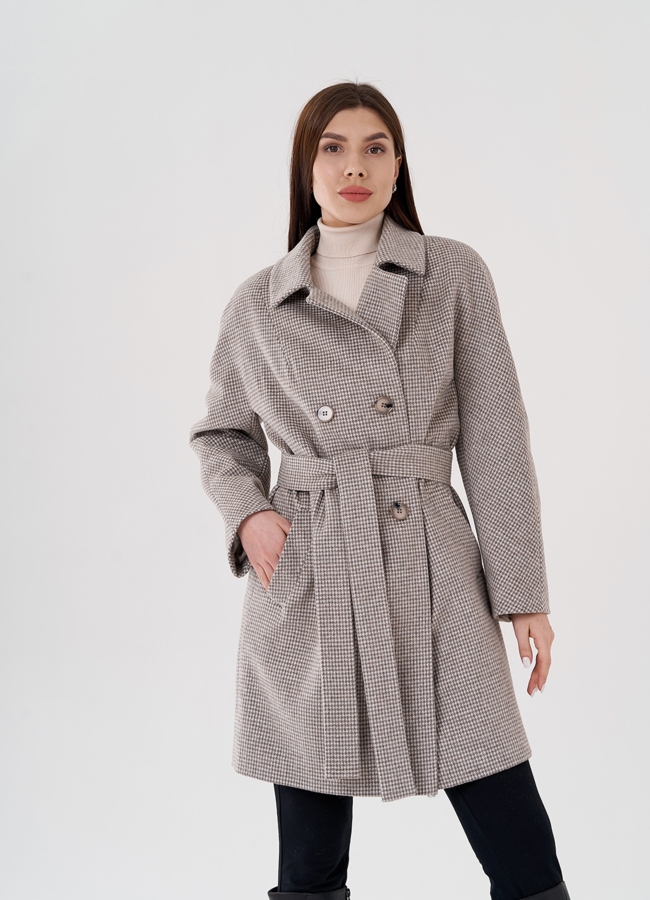 Бежевое женское пальто с принтом 