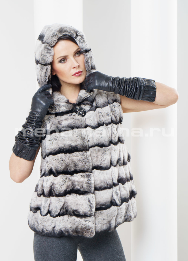 Меховой жилет с капюшоном 