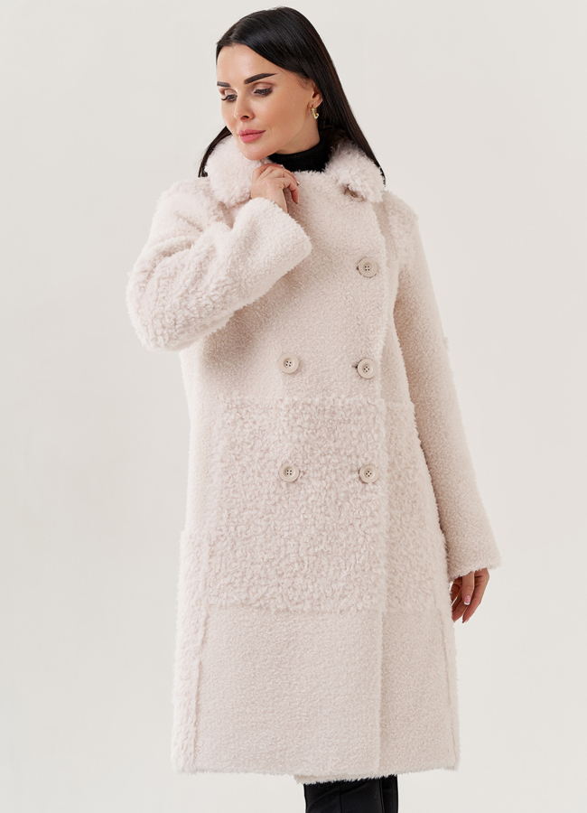 Женское полупальто из эко меха белого цвета  модель № 79481 в кредит