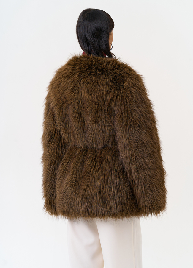 фото Женская шуба из эко меха с декоративным поясом модель № 31263 фото Женская шуба из эко меха с декоративным поясом модель № 31263