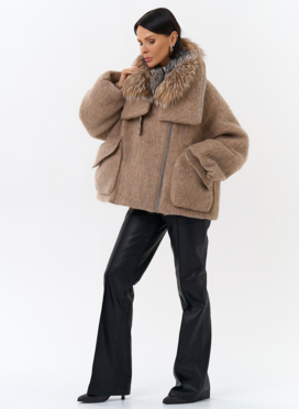 Женский пуховик с отделкой из меха блюфрост