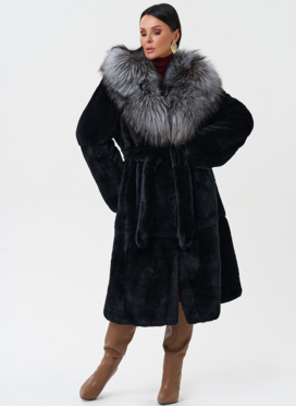 Шуба из меха кролика с капюшоном из чернобурки Шуба из меха кролика с капюшоном из чернобурки