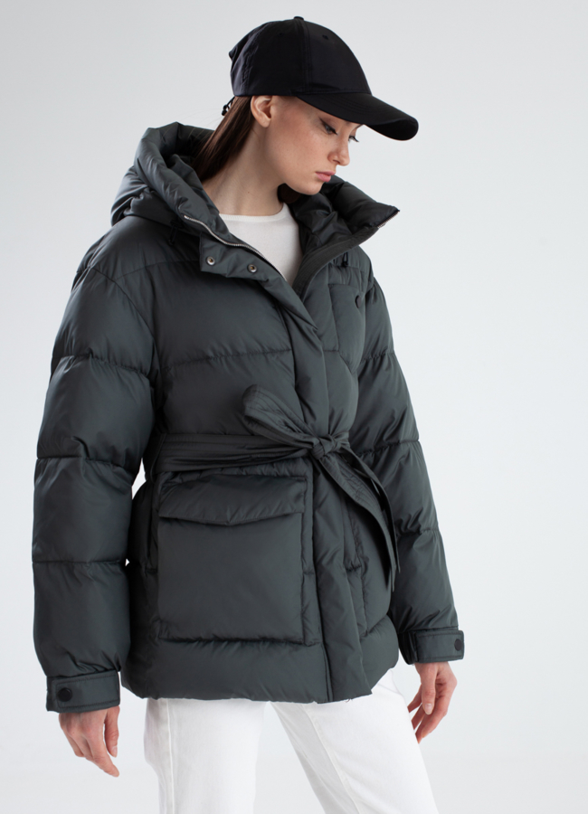 Женский пуховик с поясом модель № 23341 меха малина