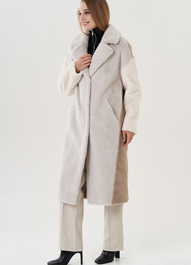 Женское пальто из эко меха в светлых тонах  модель № 25739 универмаг малина