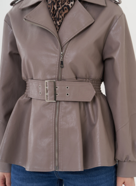 Куртка-косуха из эко кожи бежевого цвета