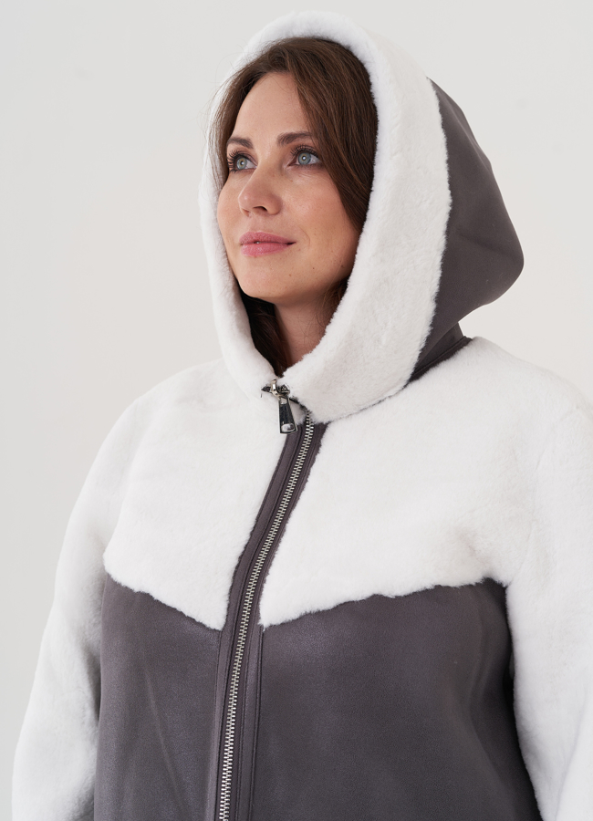 Двухсторонняя женская дубленка с капюшоном модель № 81981 универмаг малина