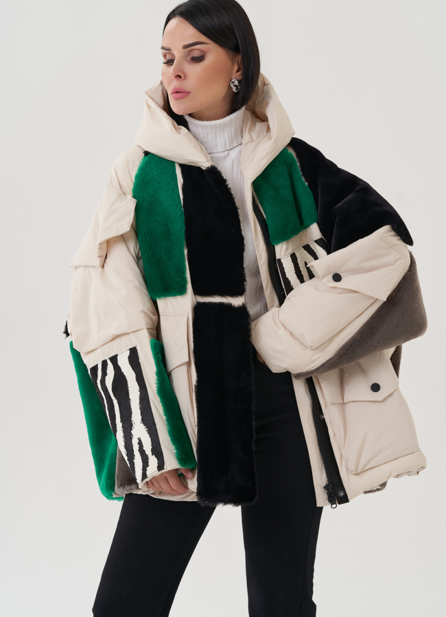 фото Женский пуховик белого цвета с капюшоном модель № 25478