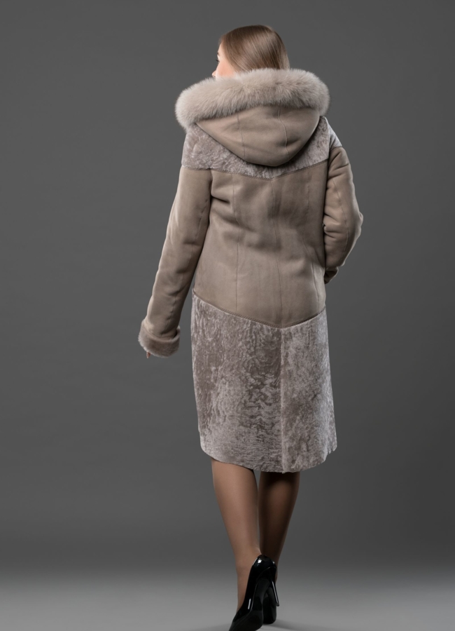 Дубленка прямого силуэта из астрагана, отделка песец модель № 9031 в рассрочку