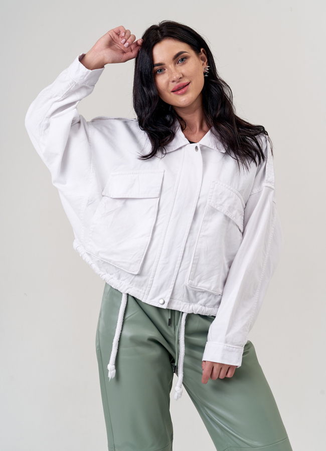 Куртка джинсовая белого цвета модель № 21180 меха малина