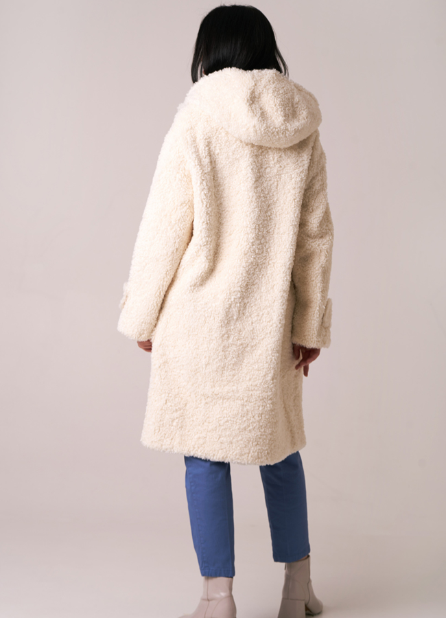 фото Шуба из овечьей шерсти с накладными карманами и капюшоном модель № 1984-1