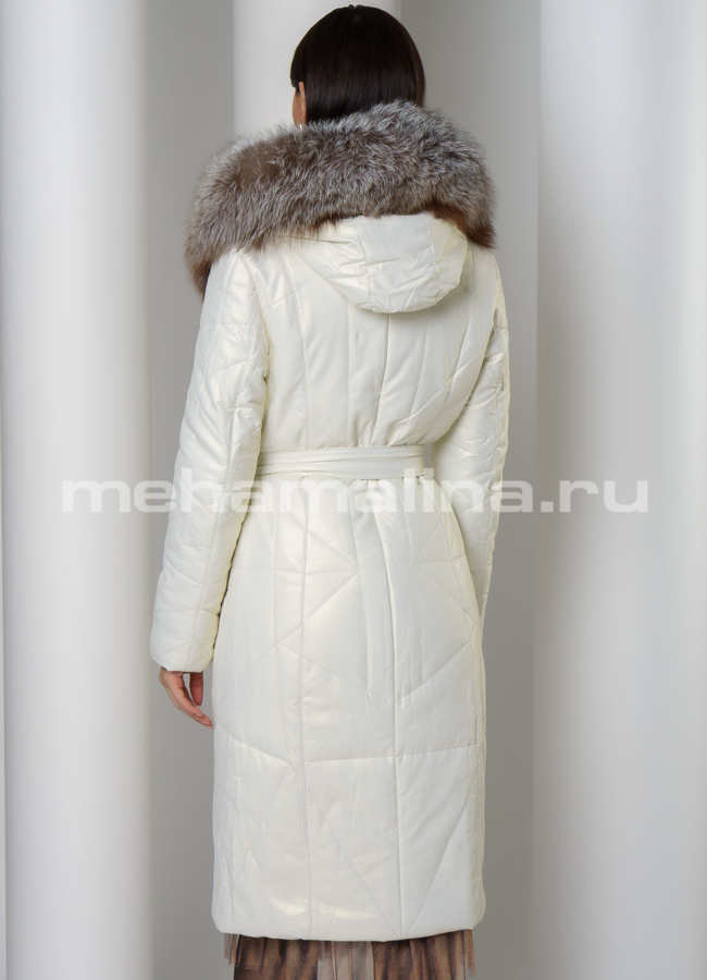 Белый пуховик из эко кожи приталенный с меховой отделкой модель № 6160 в рассрочку