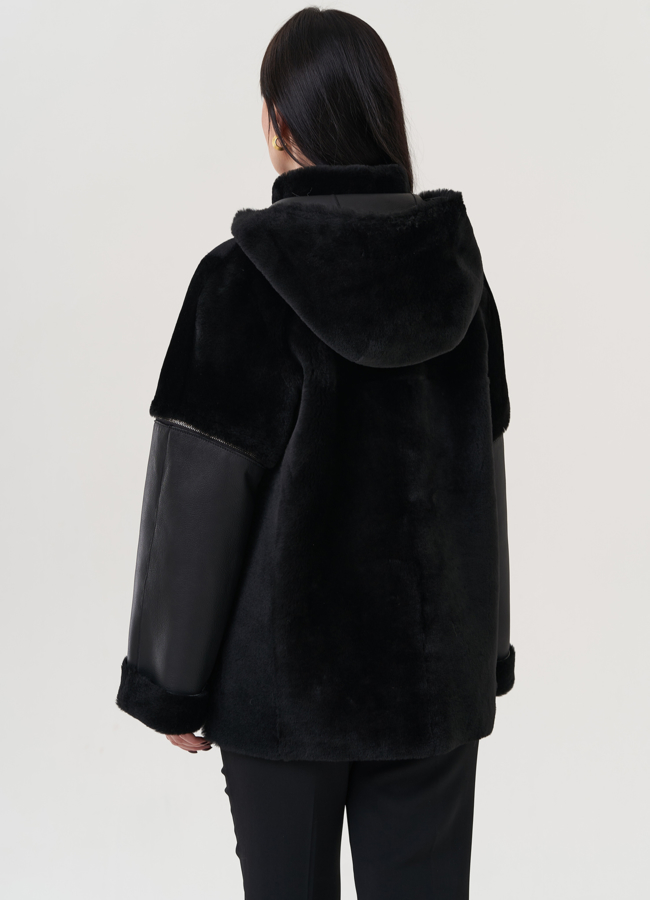 Женская дубленка черного цвета с капюшоном  модель № 25912 универмаг малина