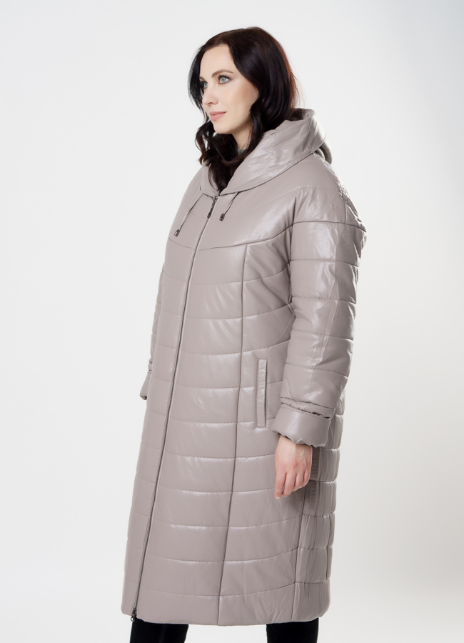 Пуховик из эко кожи бежевого цвета модель № 18253 в рассрочку