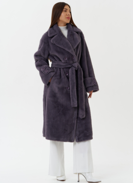 Длинное пальто из эко меха с поясом