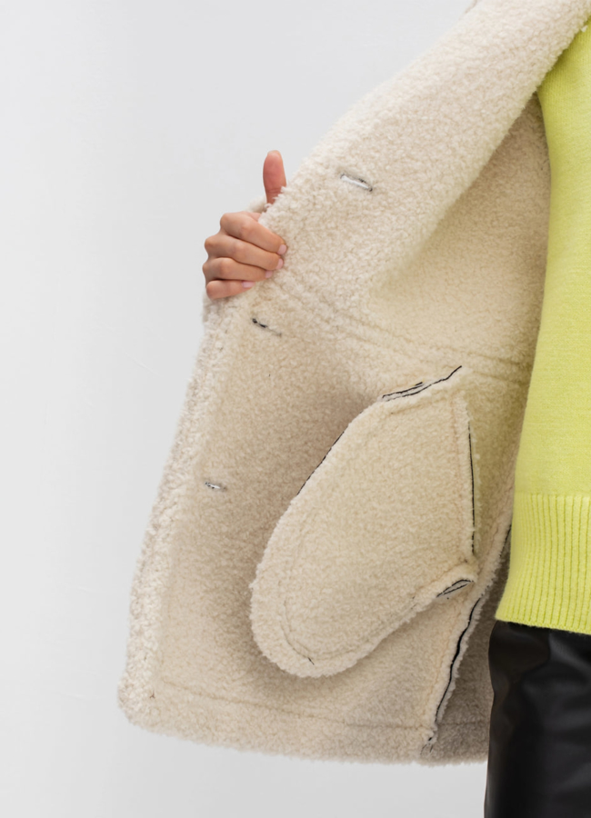 Дубленка из эко кожи черного цвета модель № 40208 в кредит