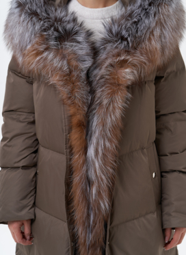 Пуховик с отделкой из меха блюфрост