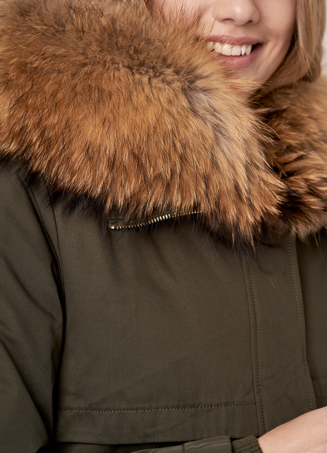 Удлиненная парка с енотом  модель № 18942 универмаг малина