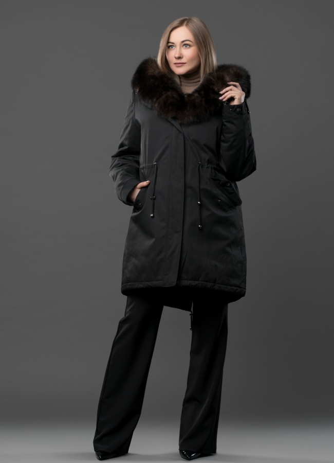 Парка в черном цвете с меховой отделкой модель № 9002 универмаг малина