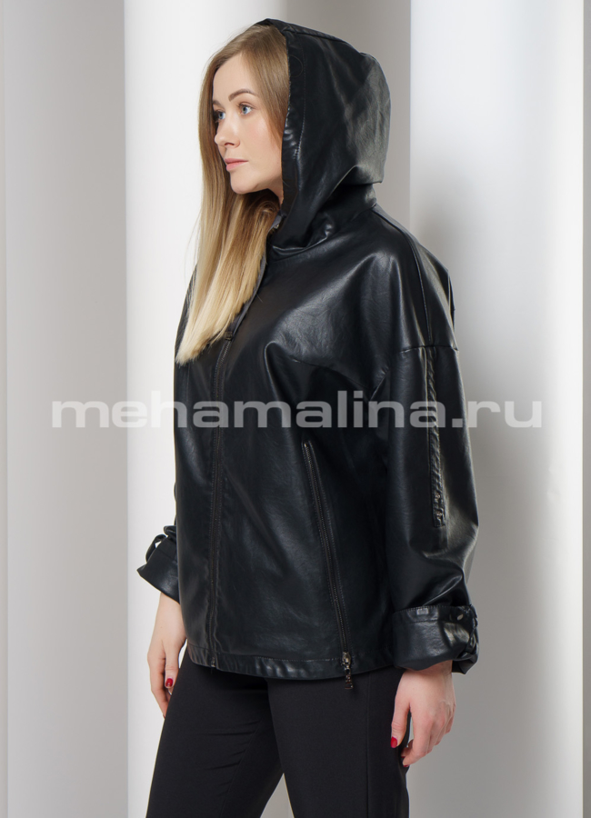 фото Куртка черного цвета с капюшоном на молнии модель № 582