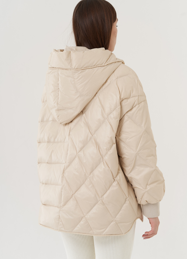 Женский пуховик оверсайз с капюшоном  модель № 25954 универмаг малина