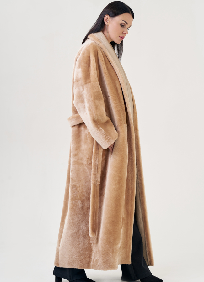 Двухсторонняя женская дубленка бежевого цвета  модель № 23246 универмаг малина