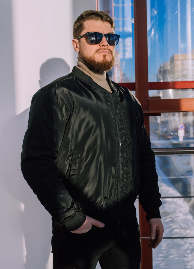 Куртка бомбер черного цвета на молнии  модель № 21256 универмаг малина