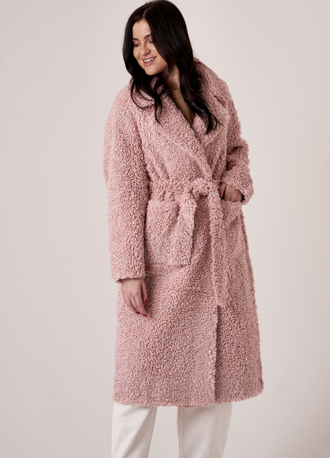 Шуба на поясе с накладными карманами модель № 8232 меха малина