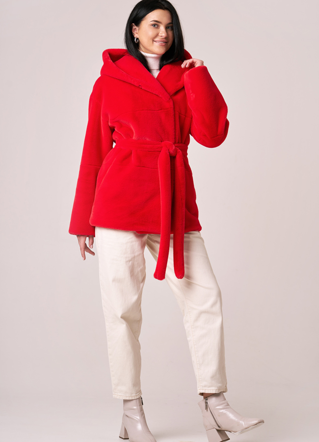 Шуба из искусственного меха красного цвета на поясе с капюшоном модель № 778-2 меха малина