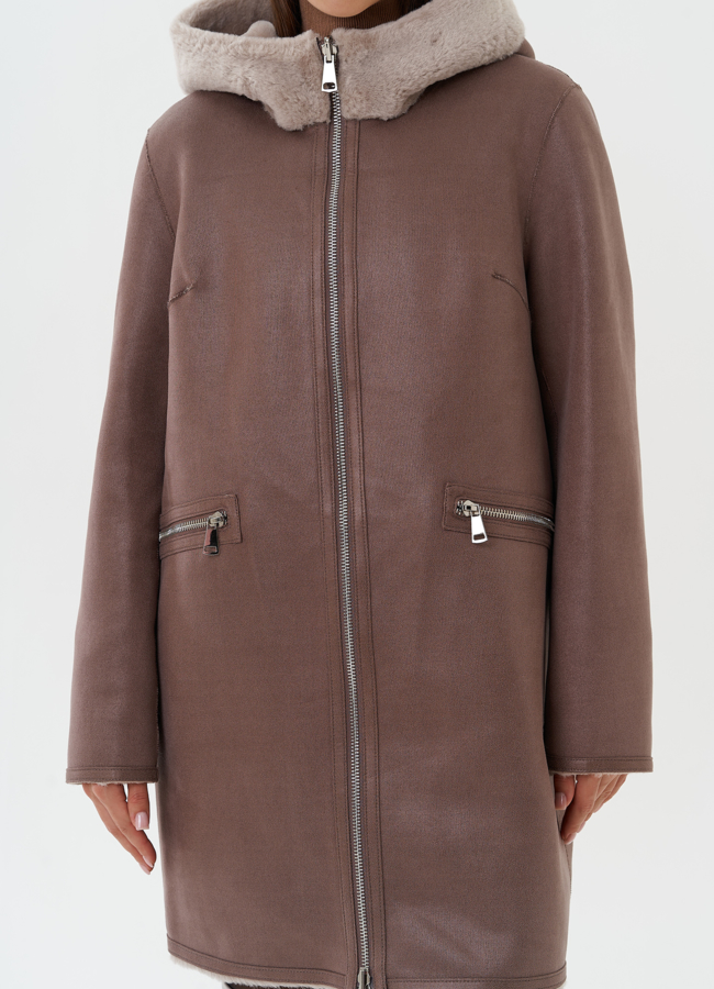 Двухсторонняя экодубленка с капюшоном модель № 27766 в рассрочку