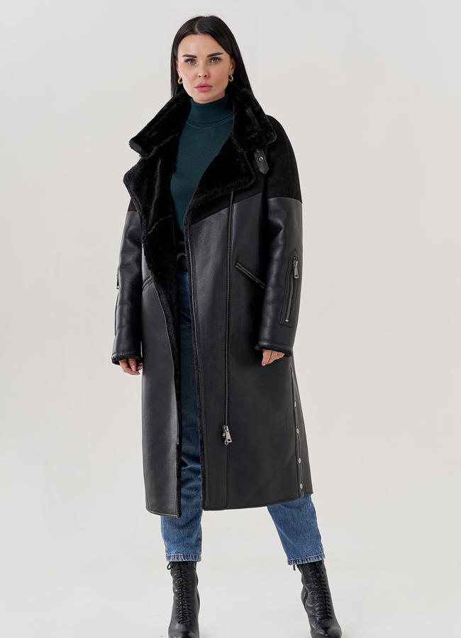 Женская дубленка из эко кожи черного цвета  модель № 79496 меха малина