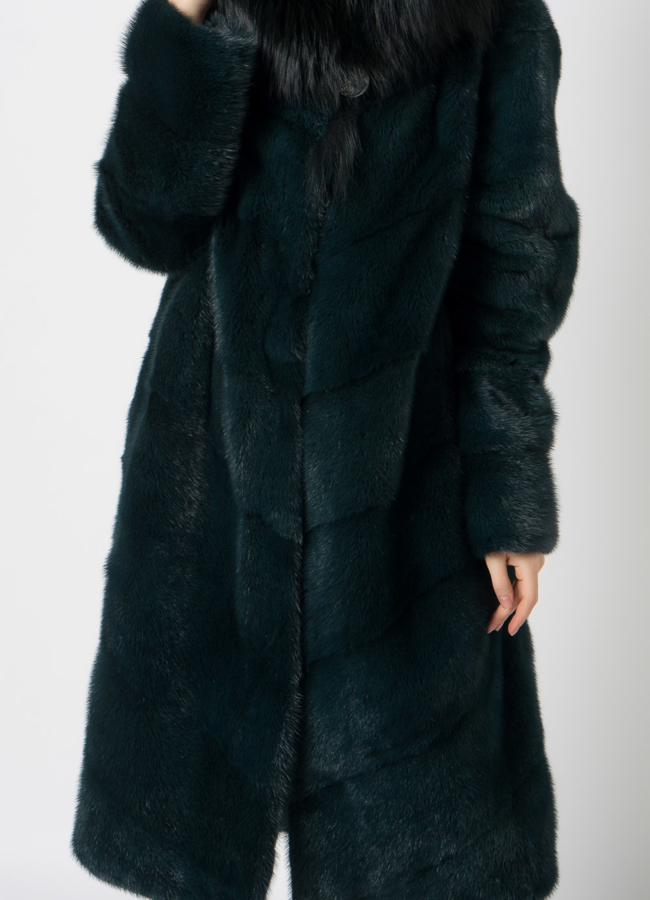 Шуба из норки зеленого цвета с капюшоном модель № 1406 в рассрочку