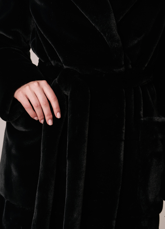 Шуба из искусственного меха черного цвета модель № 12758 универмаг малина