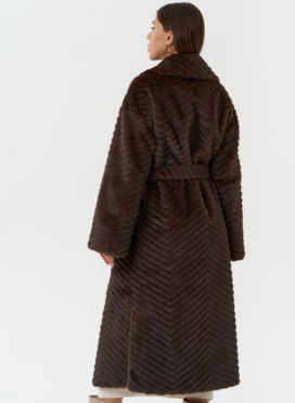 Пальто из эко меха с английским воротником