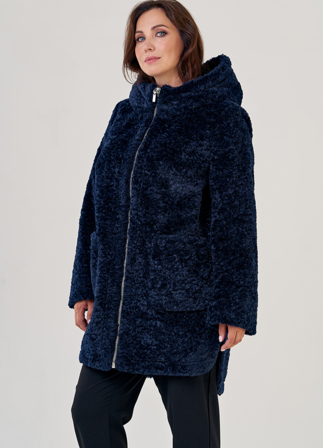 Женское пальто из эко меха в синем цвете с капюшоном модель № 23124 в рассрочку