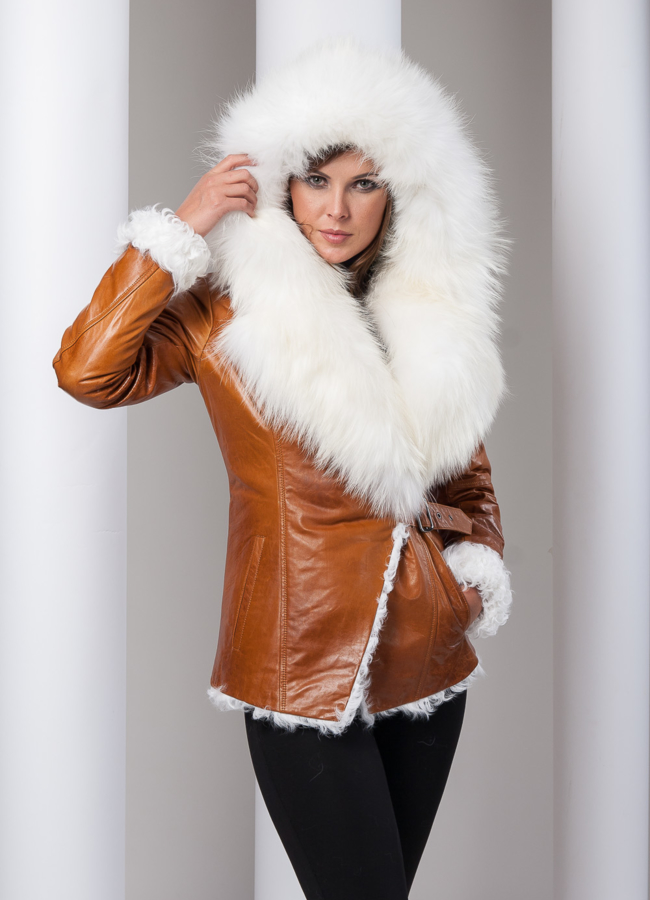 фото Кожаная дубленка с белым енотом модель № D-56