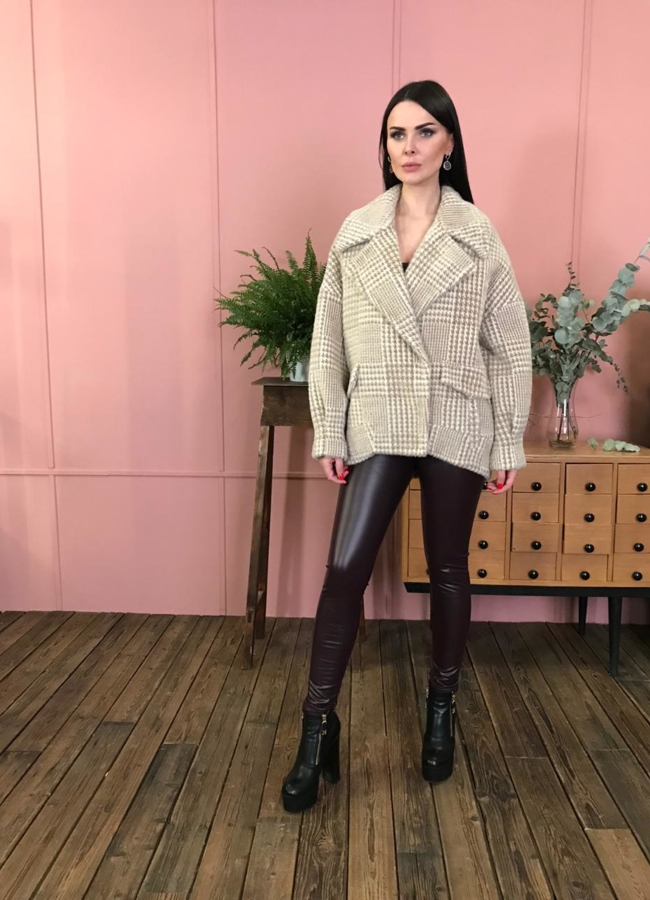 Укороченное пальто на кнопках с английским воротником модель № 402 меха малина